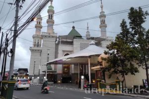 Masjid Suciati Saliman, Berasitektur Jawa Berpadu Khas Timur Tengah