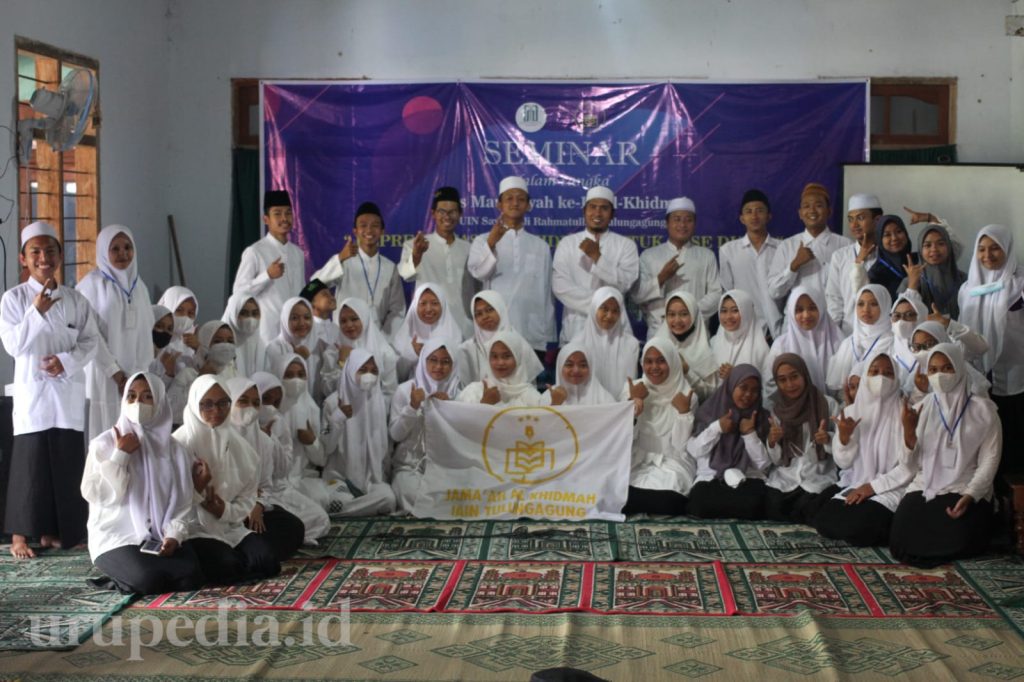 Seminar Dalam Rangka Dies Maulidiyah ke IX Al Khidmah UIN Sayyid Ali Rahmatullah Tulungagung: Sebagai Bekal Memahami Al Khidmah