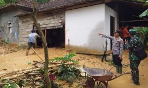 7 Titik Longsor dan 2 Banjir di Kecamatan Watulimo Trenggalek, Ini Rincianya