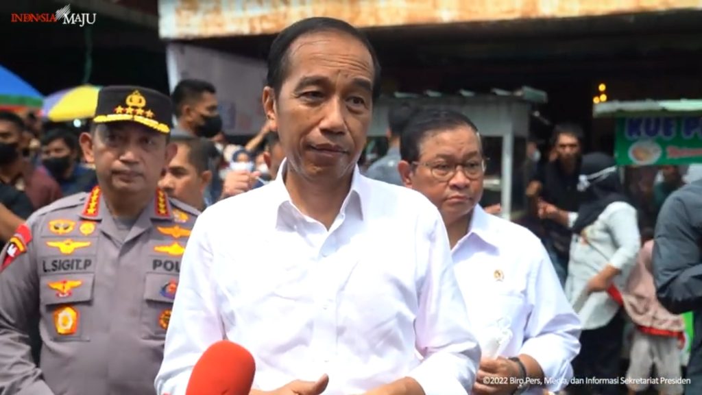Kunjungan Presiden Jokowi di Pasar Kemuning, Cek Harga Barang sampai Beri Modal