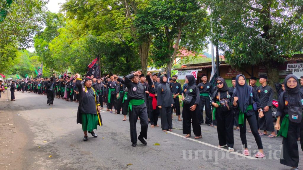 Ratusan Pendekar Pagar Nusa Meriahkan Pawai HSN Trenggalek