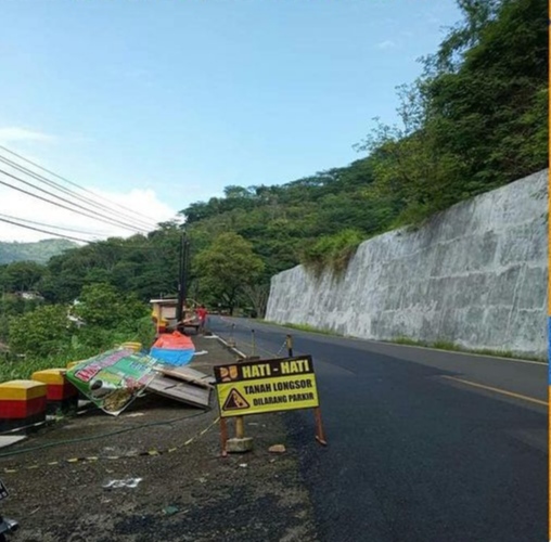 TPJ Tugu Ambrol, Hancurkan Warung Kopi