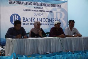 Ratusan Warga Jombang Mendapatkan Bingkisan Lebaran dari Bank Indonesia