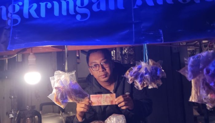 Awas! Angkringan Antique di Jombang Diberi Uang Palsu