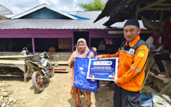 Laznas LMI Bersama Mitra Hasnur Group Salurkan Hygiene Kit untuk Penyintas Banjir Tapanuli Selatan