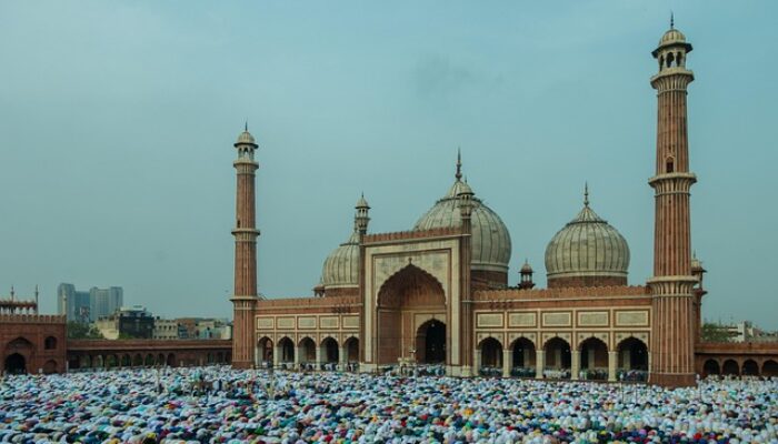Niat Shalat Idul Fitri untuk Makmum dan Imam beserta Artinya