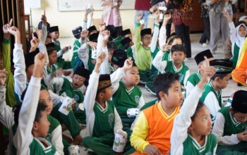 Mahasiswa KKN UIN SATU Tulungagung 2026 Tanamkan Kebiasaan Menabung Sejak Dini