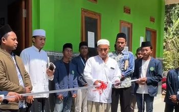 Mahasiswa KPM IAI NATA Sampang Dirikan Perpustakaan Foundation di Desa Komis