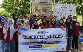 Mahasiswa KKN IAD Probolinggo Bersihkan Sumber Mata Air Jalil