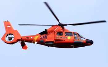 Pencarian Udara Berlangsung! Tim SAR Terjunkan Helikopter Cari 5 Jurnalis di Krakatau