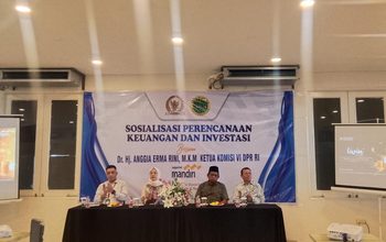 Anggia Ermarini Terus Dorong Literasi Keuangan Masyarakat Tulungagung